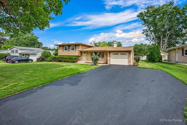 189 Evergreen Parkway, Crystal Lake, IL 60014