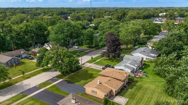 189 Evergreen Parkway, Crystal Lake, IL 60014