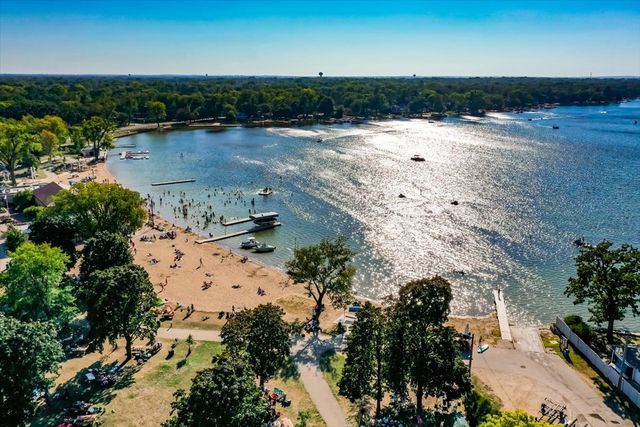 189 Evergreen Parkway, Crystal Lake, IL 60014