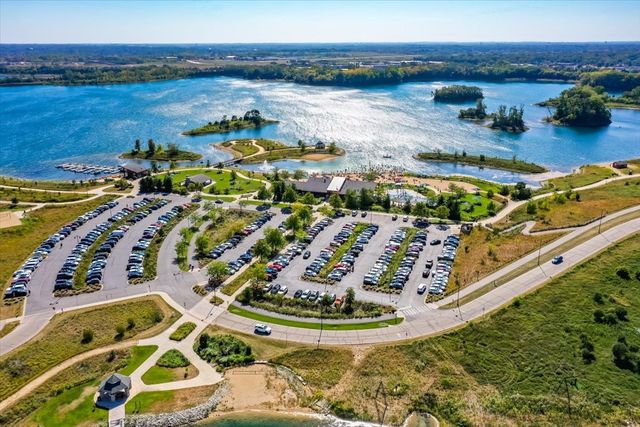 189 Evergreen Parkway, Crystal Lake, IL 60014