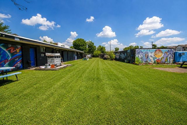 5519 Rosslyn Road, Houston, TX 77091