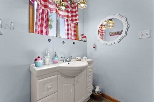 33 E Washington Avenue, Hobart, IN 46342