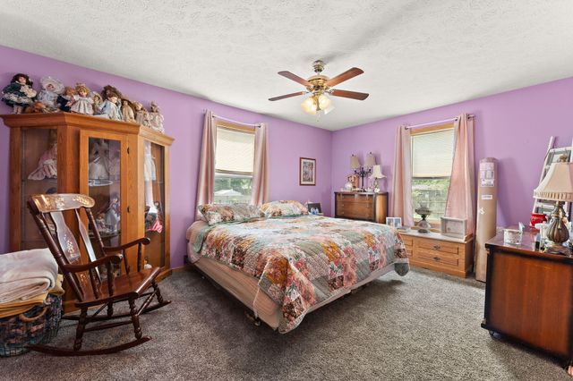 33 E Washington Avenue, Hobart, IN 46342