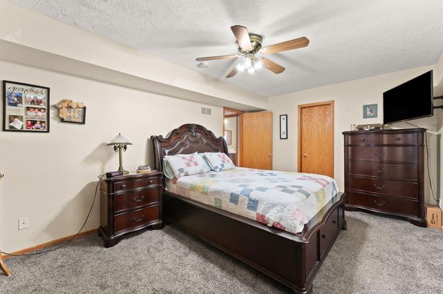 33 E Washington Avenue, Hobart, IN 46342