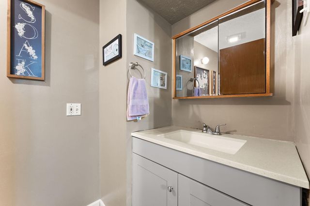 33 E Washington Avenue, Hobart, IN 46342