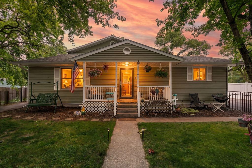 33 E Washington Avenue, Hobart, IN 46342