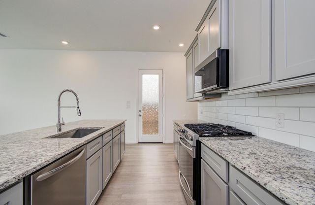 4138 Balboa Drive, Iowa Colony, TX 77583