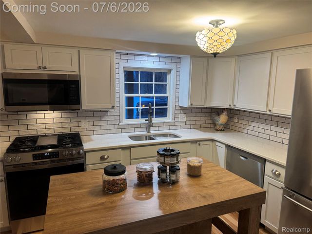 308 N Seymour Road, Flushing, MI 48433