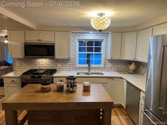 308 N Seymour Road, Flushing, MI 48433