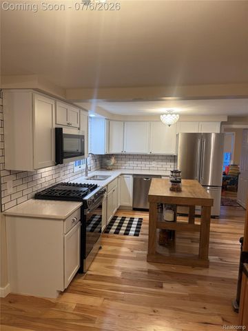 308 N Seymour Road, Flushing, MI 48433