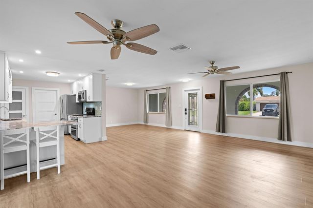 4100 NW 7th Street, Coconut Creek, FL 33066