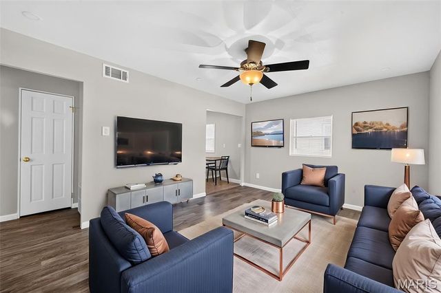 3204 Jasper Park, St Louis, MO 63139