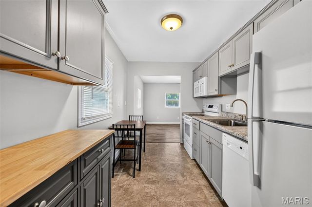 3204 Jasper Park, St Louis, MO 63139