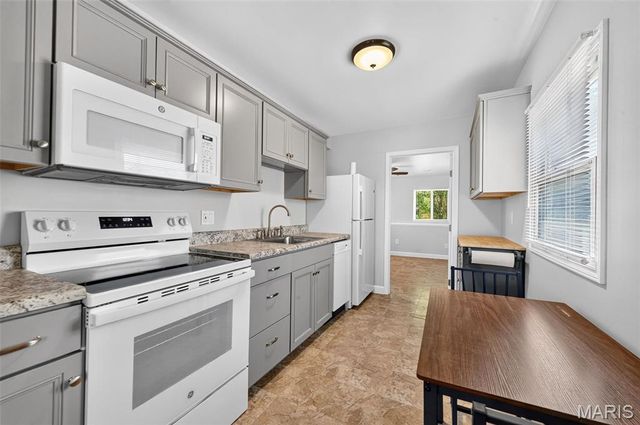 3204 Jasper Park, St Louis, MO 63139