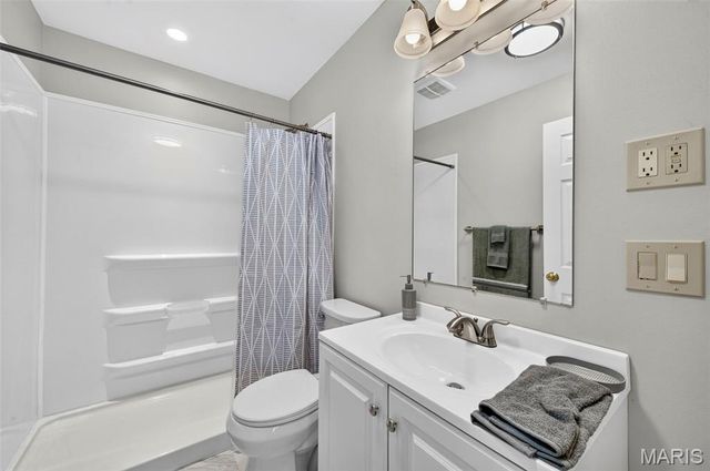 3204 Jasper Park, St Louis, MO 63139