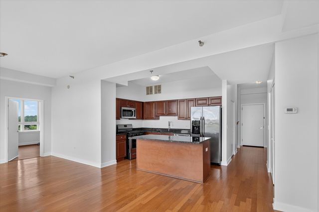 6000 N CICERO Avenue 302, Chicago, IL 60646