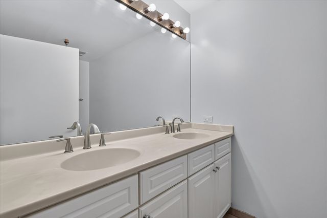 6000 N CICERO Avenue 302, Chicago, IL 60646