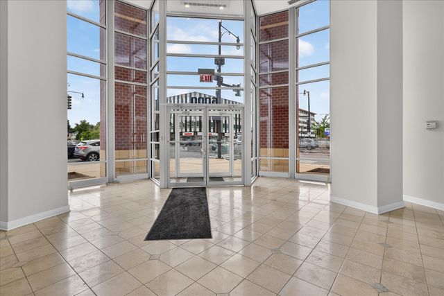 6000 N CICERO Avenue 302, Chicago, IL 60646