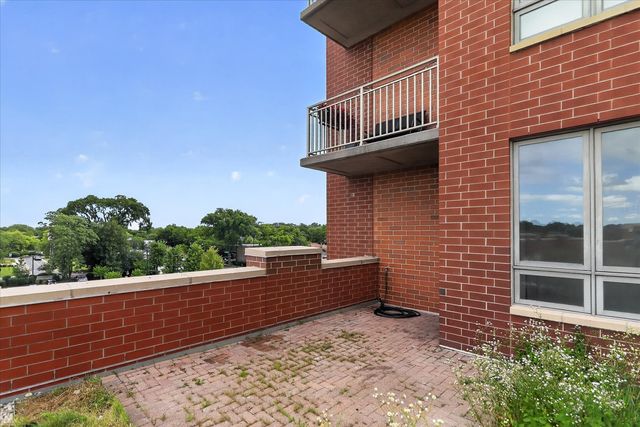 6000 N CICERO Avenue 302, Chicago, IL 60646
