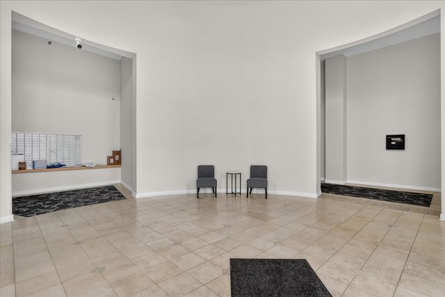 6000 N CICERO Avenue 302, Chicago, IL 60646