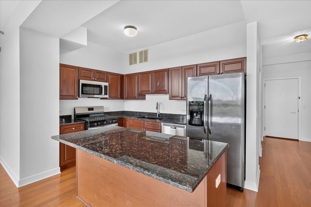 6000 N CICERO Avenue 302, Chicago, IL 60646