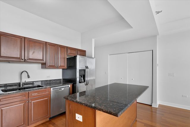 6000 N CICERO Avenue 302, Chicago, IL 60646