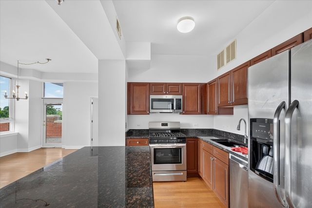 6000 N CICERO Avenue 302, Chicago, IL 60646