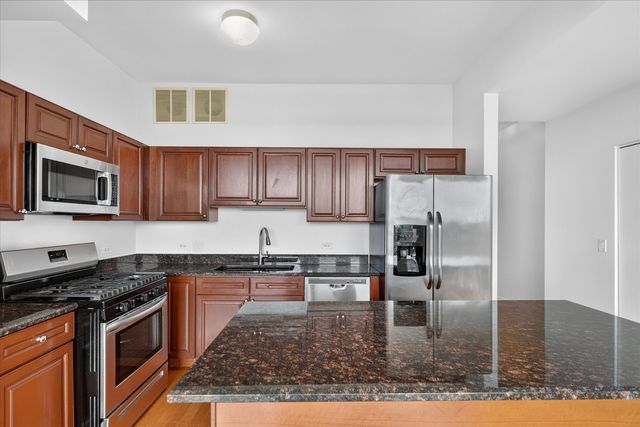 6000 N CICERO Avenue 302, Chicago, IL 60646