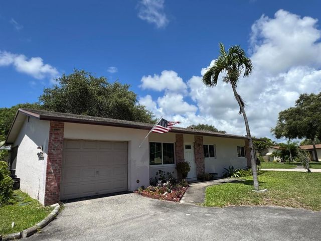 2615 SW Natura Avenue, Deerfield Beach, FL 33441