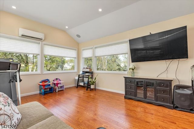 296 Berkeley Avenue, Bloomfield Twp., NJ 07003
