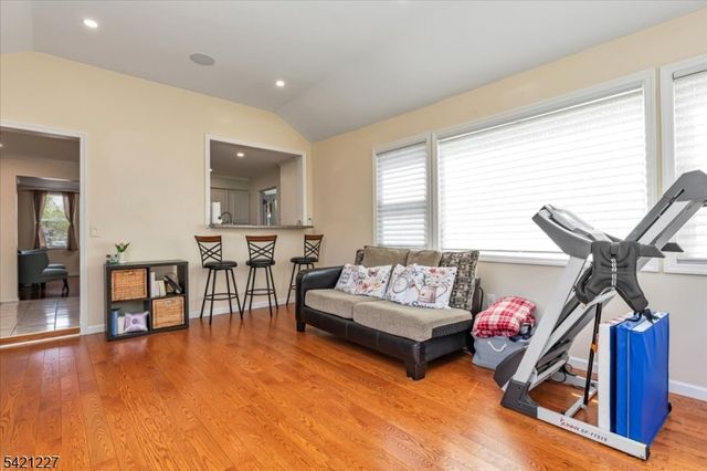 296 Berkeley Avenue, Bloomfield Twp., NJ 07003