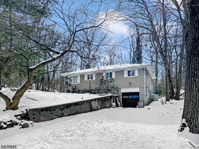 40 Pawnee Ave, Oakland Boro, NJ 07436