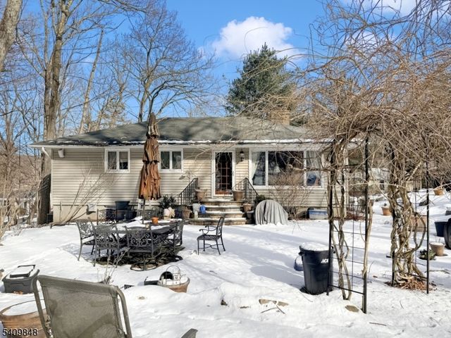 40 Pawnee Ave, Oakland Boro, NJ 07436