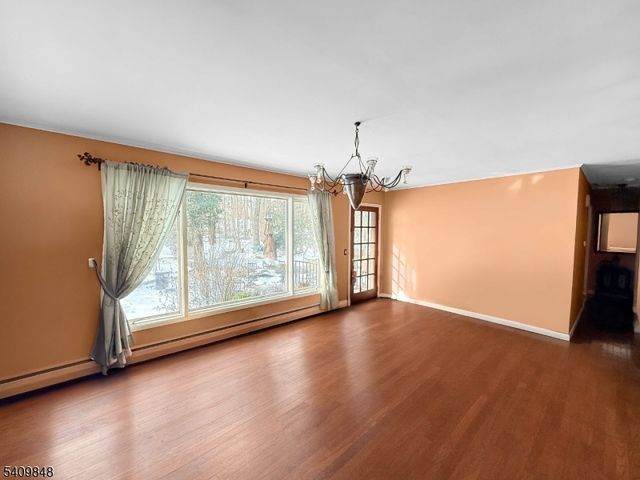 40 Pawnee Ave, Oakland Boro, NJ 07436