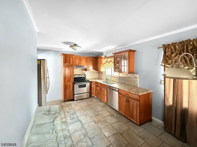 40 Pawnee Ave, Oakland Boro, NJ 07436
