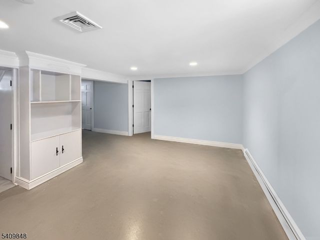 40 Pawnee Ave, Oakland Boro, NJ 07436