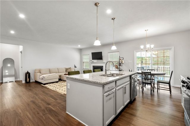 2027 Pinnacle Way, South Park, PA 15129