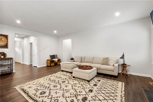 2027 Pinnacle Way, South Park, PA 15129