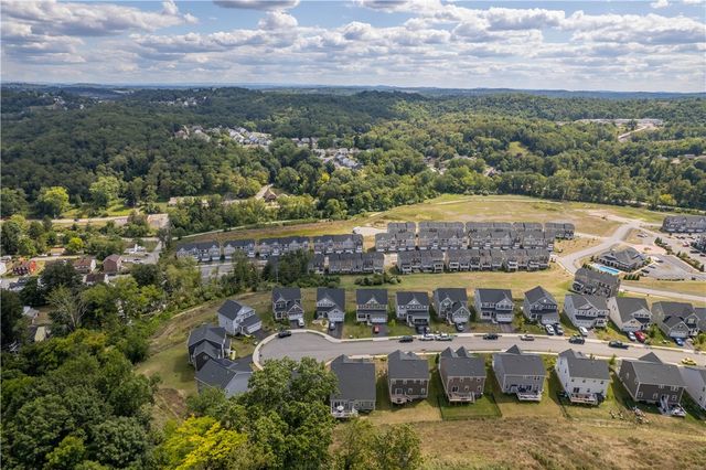 2027 Pinnacle Way, South Park, PA 15129