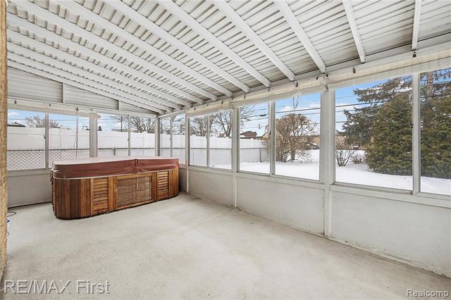 28423 James Drive, Warren, MI 48092