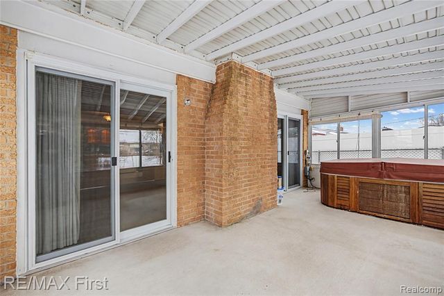 28423 James Drive, Warren, MI 48092