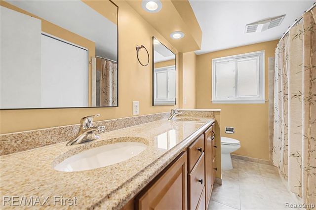 28423 James Drive, Warren, MI 48092