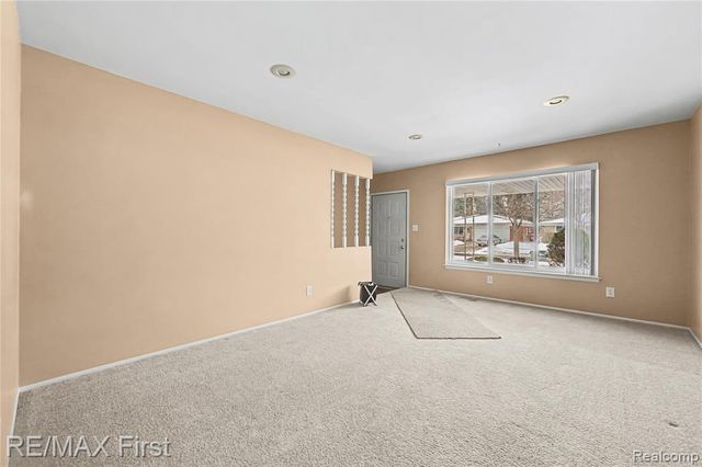 28423 James Drive, Warren, MI 48092