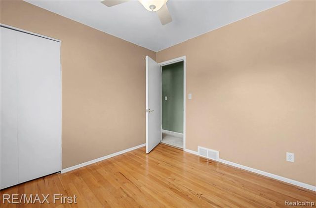 28423 James Drive, Warren, MI 48092