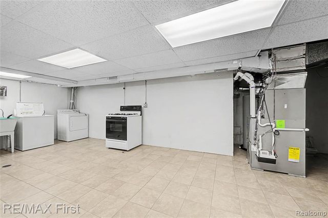 28423 James Drive, Warren, MI 48092