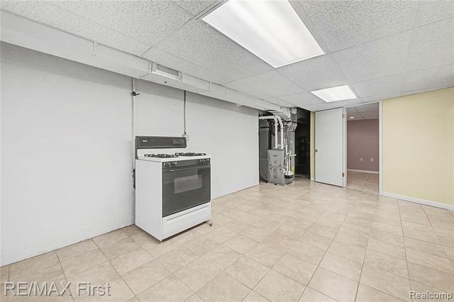 28423 James Drive, Warren, MI 48092