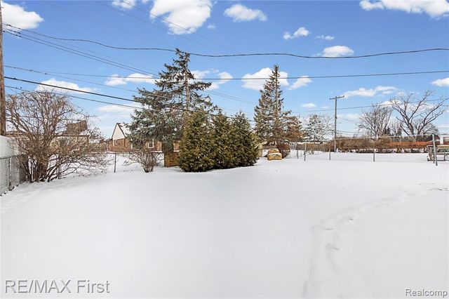 28423 James Drive, Warren, MI 48092