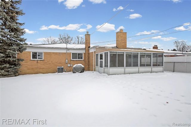 28423 James Drive, Warren, MI 48092