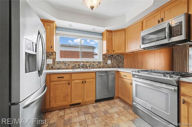 28423 James Drive, Warren, MI 48092