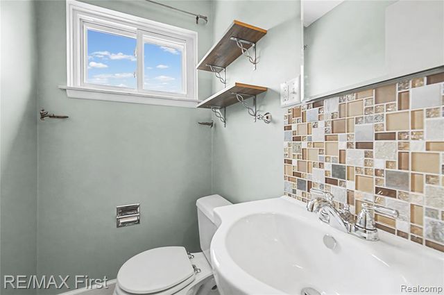 28423 James Drive, Warren, MI 48092